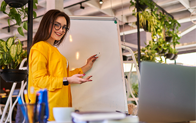 Convierte experiencia en valor: empieza a impartir cursos como experto
