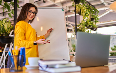Convierte experiencia en valor: empieza a impartir cursos como experto